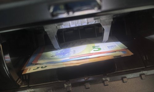 Policija traga za provalnikom koji je provalio u dva bankomata