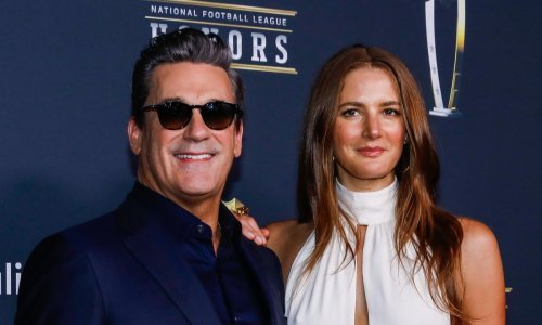 Zvijezda 'Mad Mena' ne ispušta suprugu iz vida: Na crvenom tepihu svi su gledali samo u njih