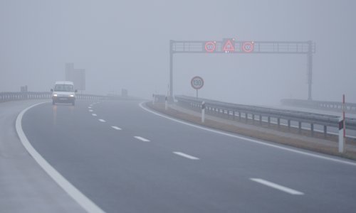 Magla stvara probleme u prometu, vozače se poziva na oprez
