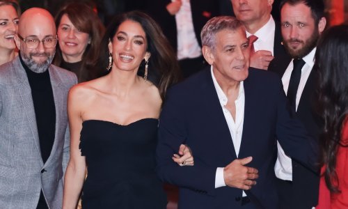 Znate li o čemu se radi? Amal i George Clooney u centru Milana izveli ritual o kojem svi pričaju