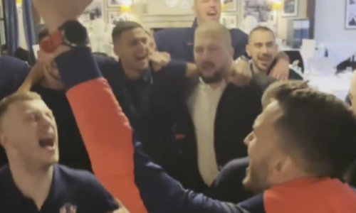 Pogledajte uz koju pjesmu su hrvatski futsalski reprezentativci proslavili povijesnu medalju