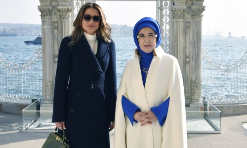 Tko je bio bolji? Izdanja kraljice Ranije i Emine Erdogan 'zapalila' društvene mreže