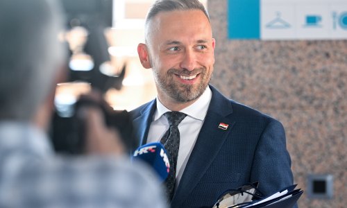 Rošada u Saboru: Piletić se vraća, evo tko odlazi