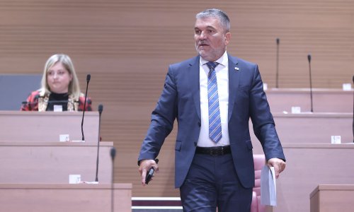 Rošada u Saboru: Piletić se vraća, evo tko odlazi