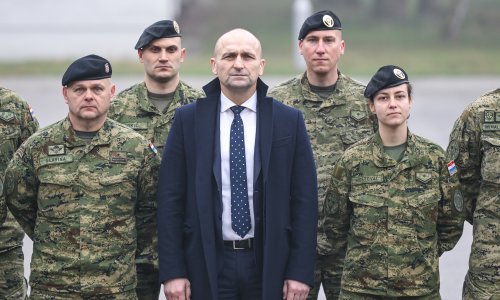 Anušić otkrio kada se u vojarnama očekuju prvi ročnici. Piletić? 'Politika melje svoje sudionike'