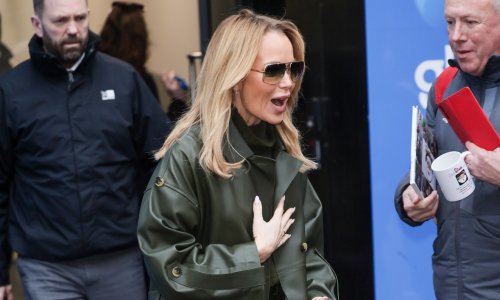 Ona ruši sve stereotipe: Ovako se koža nosi u pedesetima