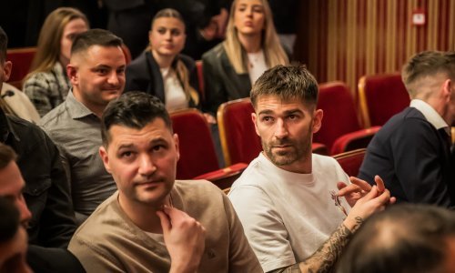 Livaja kakvog rijetko viđamo: Kapetan stigao u kazalište, evo tko mu je pravio društvo umjesto Iris