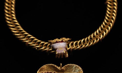 Zlatno srce od 24 karata: Britanski muzej nabavio ljubavni privjesak Henrika VIII.