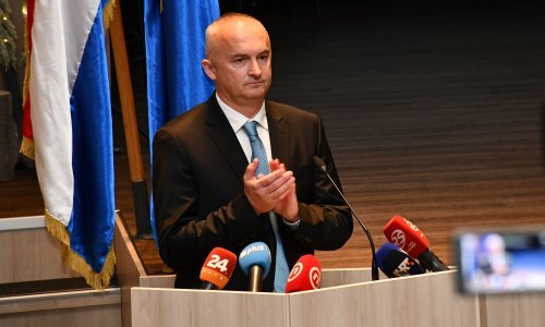 Grgić u rukama policije: Pogledajte snimku privođenja gradonačelnika Nove Gradiške