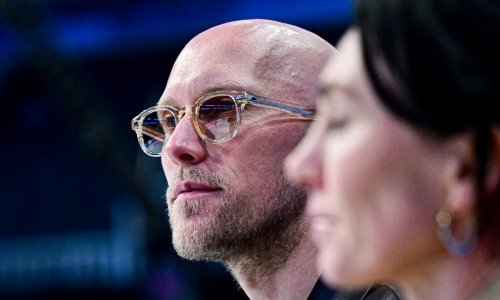 Ne, ne pričinja vam se, to je isti čovjek: Na ovim Igrama vodi 13 reprezentacija, a presvlači se kao na traci