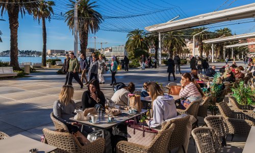 Vlada ne popušta trgovcima: 'Ne zabranjujemo prodaju alkohola, ali gradovi imaju pravo uvoditi red'