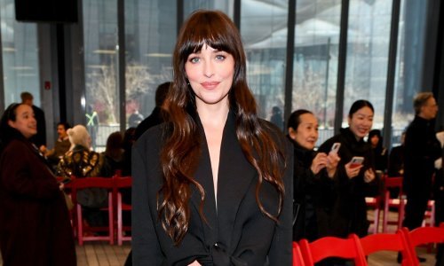 Kakav komplet, a tek čizme: Dakota Johnson servirala modni minimalizam
