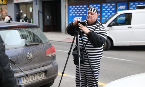 Prosvjed ispred stana Dežulovićevih roditelja nadzirat će jake policijske snage