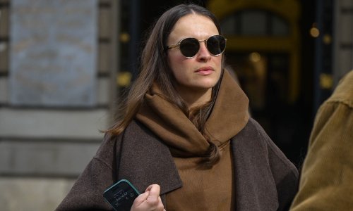 Za njima vlada pomama: Ljupka Gojić Mikić pokazala kako se nosi kultna torba iz nultih godina