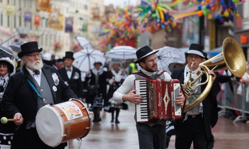 Velika karnevalska povorka 'osvojila' Rijeku, očekuje se na tisuće maškara