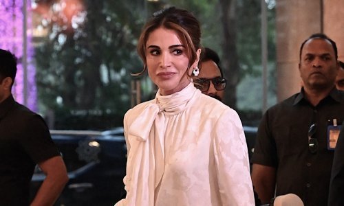 Svi su gledali u kraljicu Raniju: Mnogi ga smatraju kičem, a ona ga je pretvorila u čistu eleganciju