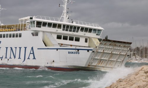 Vrijeme otežava pomorski promet: Neke su trajektne linije u prekidu