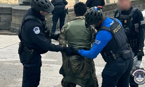 Incident ispred Kongresa: Zatrčao se sa sačmaricom prema Kapitolu, policija ga brzo uhitila