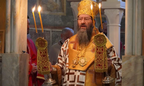 Potres u Srpskoj pravoslavnoj crkvi: Mitropolit Justin suspendiran zbog podrške studentima?