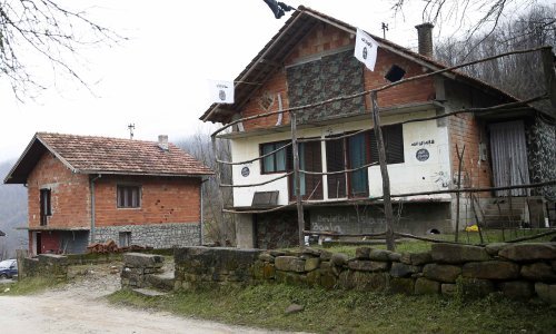 U hrvatskom selu kod Tuzle zastava islamistickog terorističkog pokreta