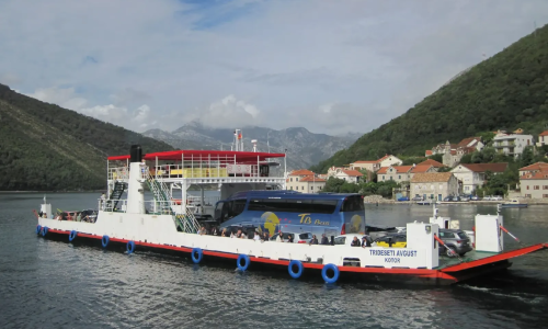 Drama kod Hvara: Brod ostao bez pogona, remorker iz Ploča juri prema njemu