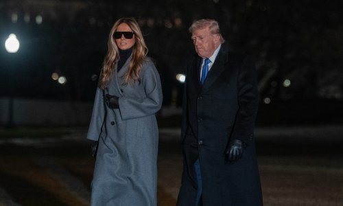 Melaniju Trump ismijavaju zbog sunčanih naočala usred noći: 'Što se ovdje događa?'