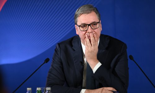 VIDEO Vučić natjerao ženu da pred punom dvoranom prizna kako nije majka svog djeteta