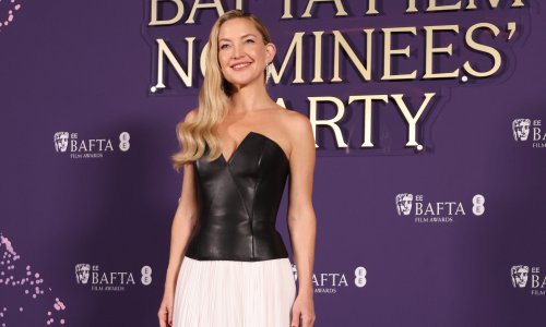 Koža kao modni imperativ: Kate Hudson u Londonu privukla poglede odvažnim korzetom