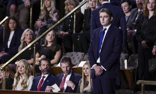 Visok, povučen i sve sličniji ocu: Neočekivani povratak Barrona Trumpa u prvi plan