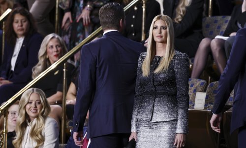 Svjetlucavo izdanje: Ivanka Trump u skupocjenoj kombinaciji zasjenila i Melaniju