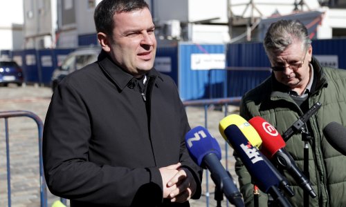 Hrebak prijeti penalima izvođaču gradnje nove škole: Ljudi im rade na moru umjesto na školi