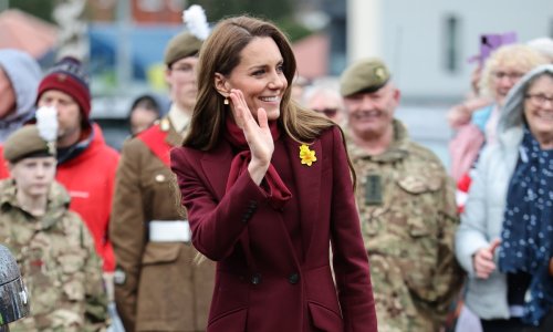 Kate Middleton blistala u hit nijansi: Omiljeni kaput, čizme i detalj zbog kojeg je svi hvale