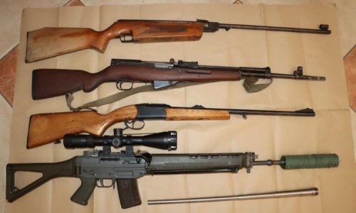 Dvojica muškaraca u kući čuvala oružje, policija ih pritvorila