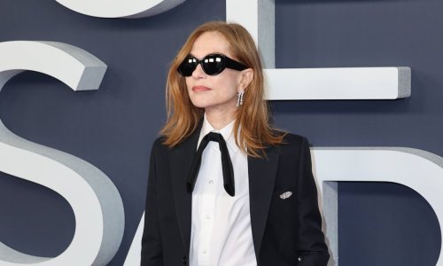 Umjesto raskošne haljine odabrala je odijelo, a ove cipele vizualno izdužuju figuru