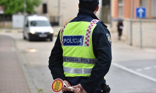 Uhićen muškarac za kojim je bila raspisana potraga: Pijan je vozio pod zabranom
