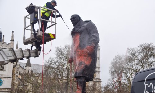 Nizozemac išarao Winstona Churchilla: 'Ako bi netko ikada bio dovoljno lud da podigne kip Keira Starmera...'