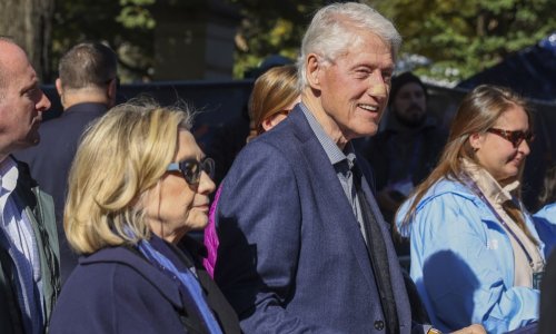 Bill Clinton pod prisegom o Epsteinu: 'Davno je to bilo...'