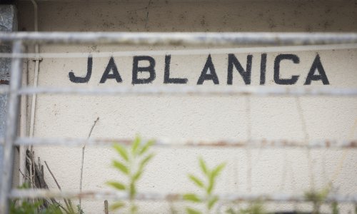 Incident u Jablanici: Na obljetnici raspuštanja logora napao katoličkog svećenika