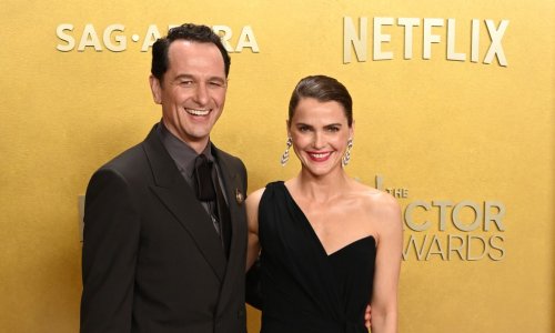 Dobitna kombinacija: Haljina Keri Russell bila je tema večeri i to zbog Matthewa Rhysa