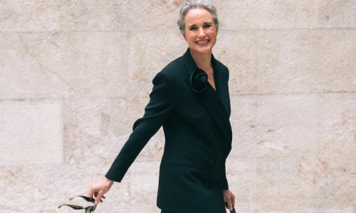 Ruši pravila Hollywooda: Andie MacDowell u 67. godini izgleda senzacionalno sa sijedom kosom