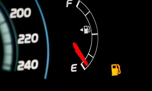 Čekate da auto dođe na rezervu prije nego što natočite gorivo? Evo zašto je to loša stvar