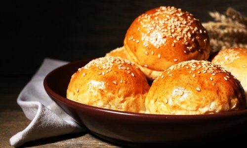 Malo drugačiji desert: Mekane pogačice sa sirom i medom nestat će sa stola