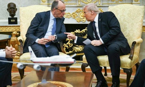 Pogođena zgrada u kojoj se bira novi ajatolah, Trump se obraća