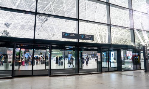 MVEP: Hodočasnici evakuirani iz Izraela sletjeli su u Zagreb