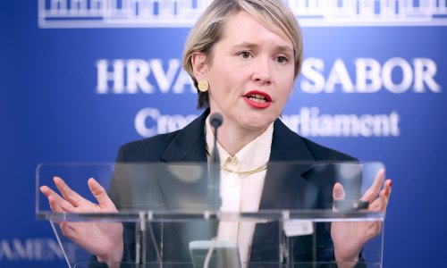 Kekin odgovorila na kritike: 'I vladajući idu u škole'