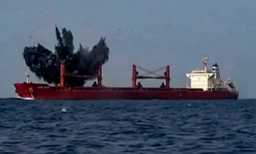 Iz čamca pogođen tanker uz obalu Kuvajta: Odjeknula golema eksplozija, nafta curi u more