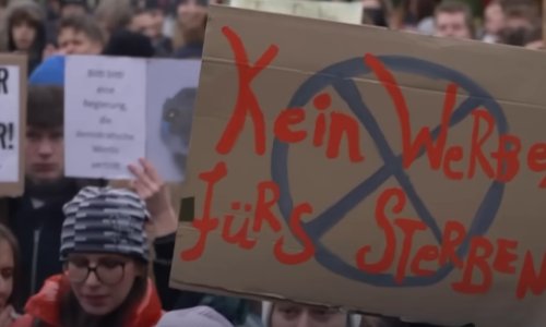 Njemački učenici u velikim prosvjedima: 'Pametna glava ne navlači šljem'