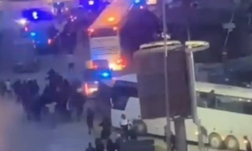 Kamenovan autobus s Delijama, oni istrčali iz buseva i napravili kaos u Novom Pazaru