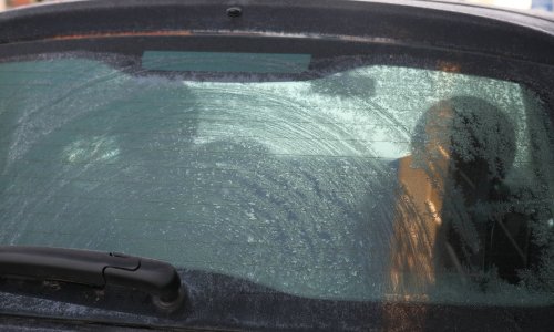 Brisači vam ostavljaju tragove na staklu? Evo što prvo napraviti prije kupnje novih