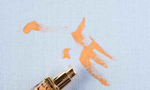 Spasite omiljenu odjeću: Ovako ćete najuspješnije maknuti mrlje od šminke